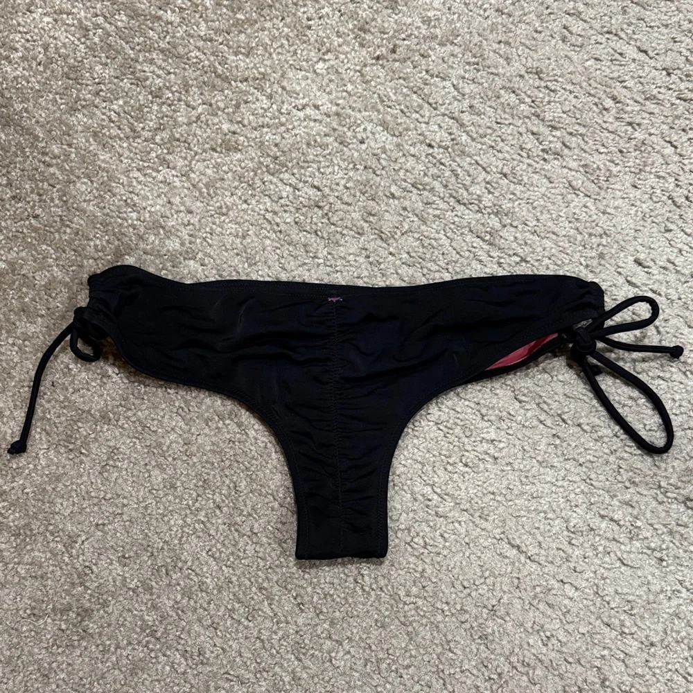 VS Pink bikini bottoms - Picture 3 of 5